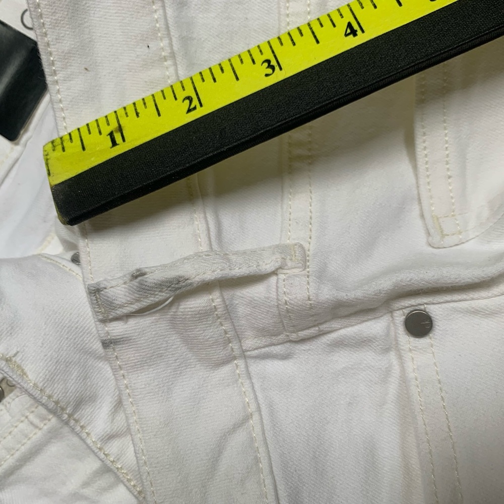 NWT Calvin Klein White Shorts with Smudges - Picture 9 of 13